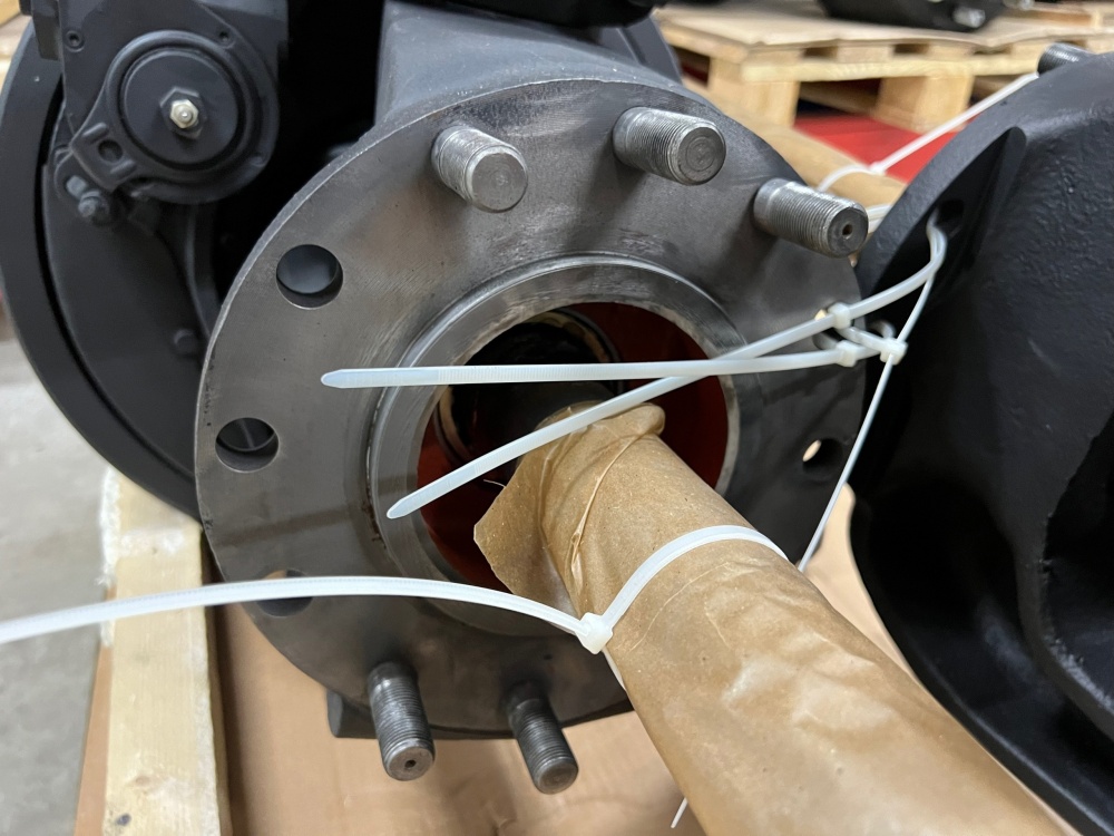 Колёсно ступичная группа переднего моста правая 6522,65225,65226,65228 / Madara 340-022-7401