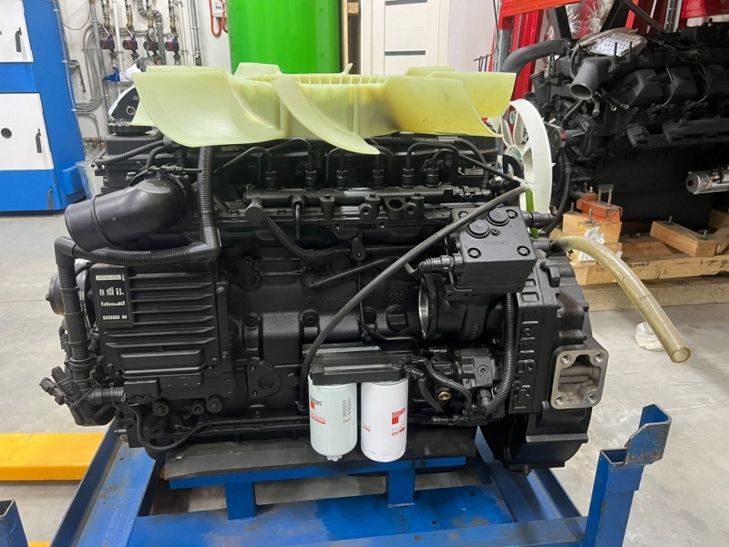 Двигатель Cummins ISB6.7E5 300 л.с. Евро 5, со стартером и генератором (Новый ) / Cummins SO75450